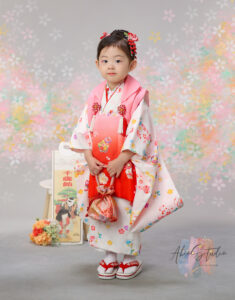 3歳女の子、白のお被布に可愛い小花がお似合いです!